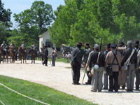 The Confederates arrive in town